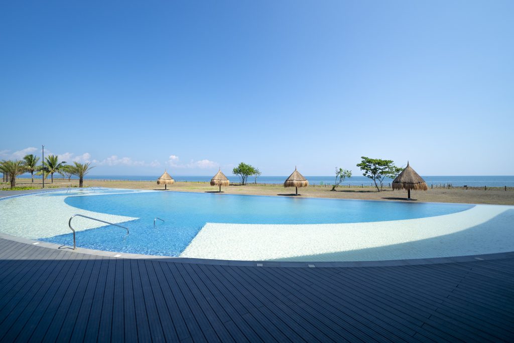 Beachfront Clubhouse Pool-min